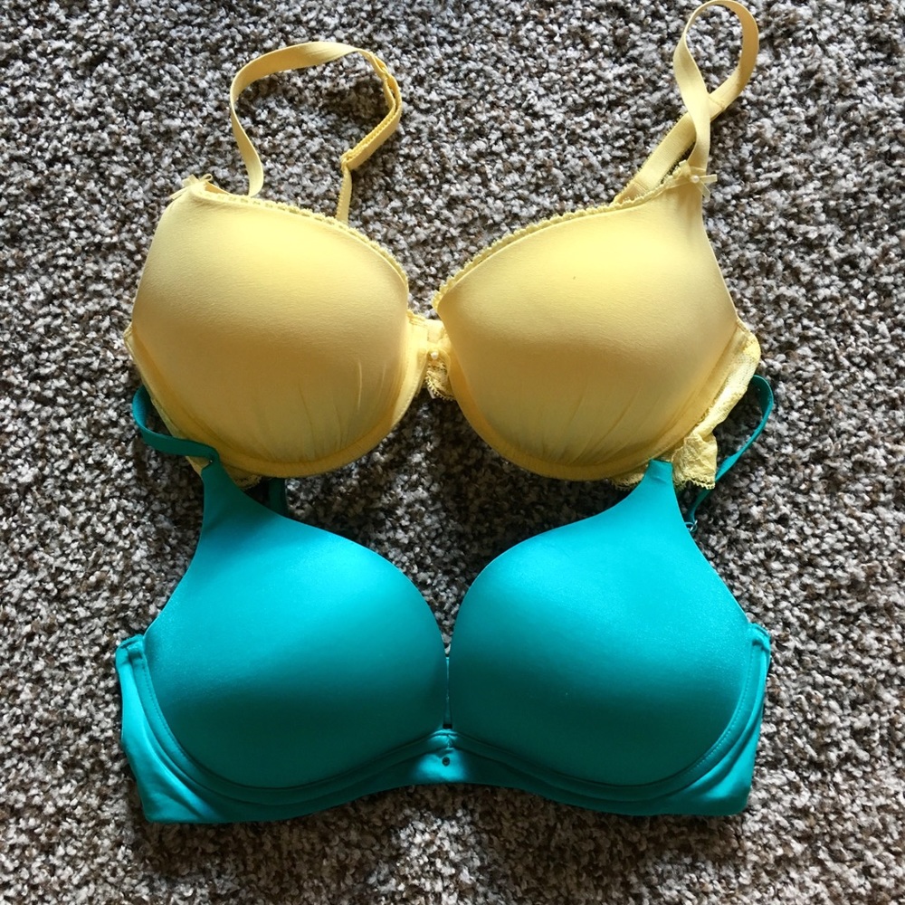 2 Victoria’s Secret Push up bras (34D)